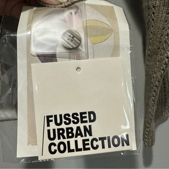 NEW Fussed Urban Collection Wool V Neck Cardigan Size Large